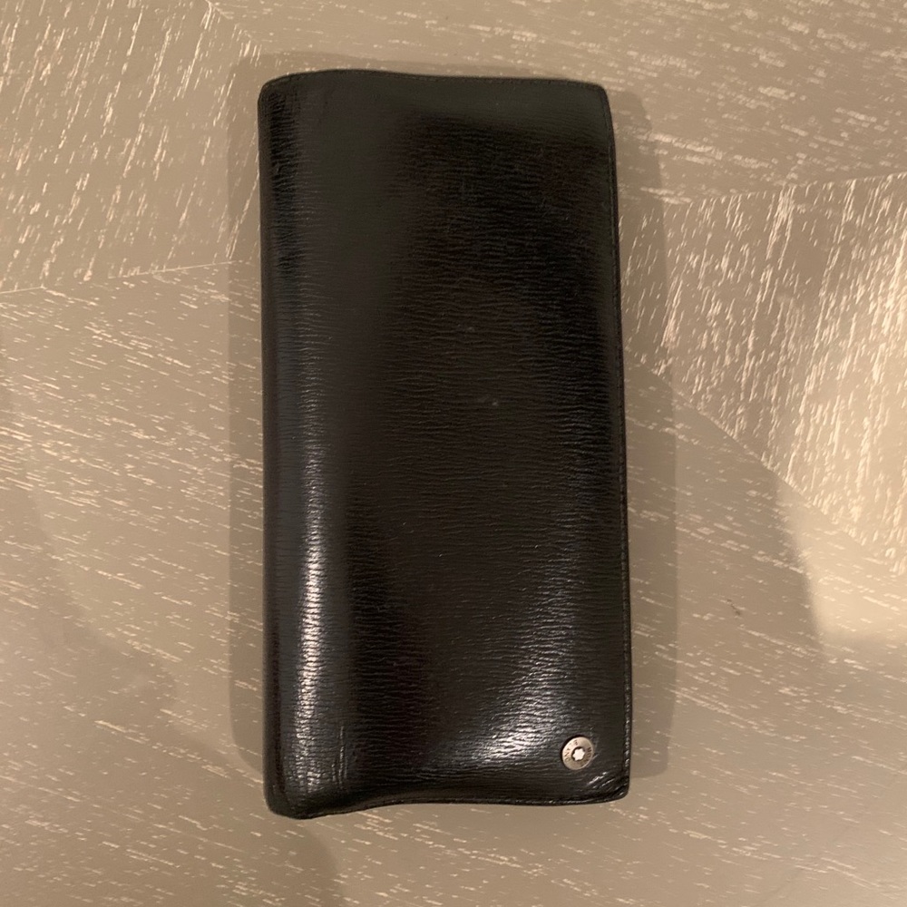 Women montblanc wallet!! 🖤